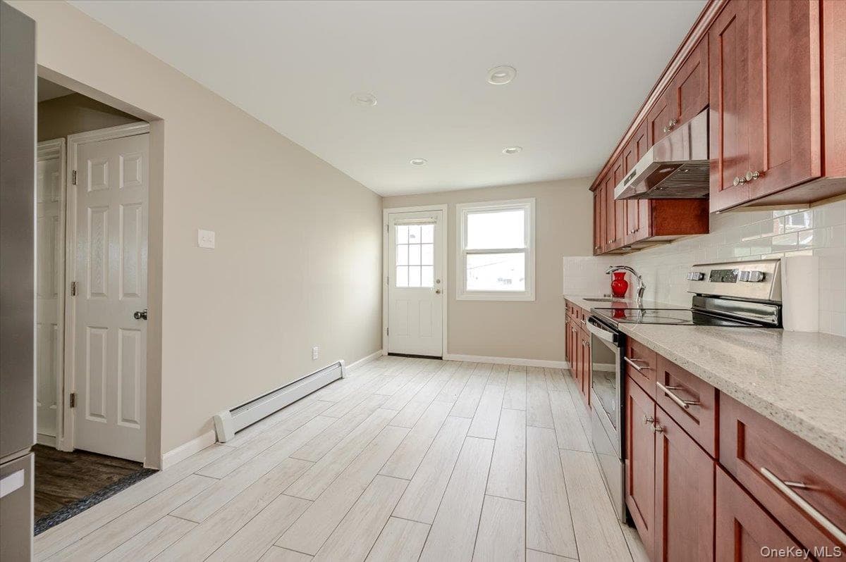 450 E Broadway thumbnail 6