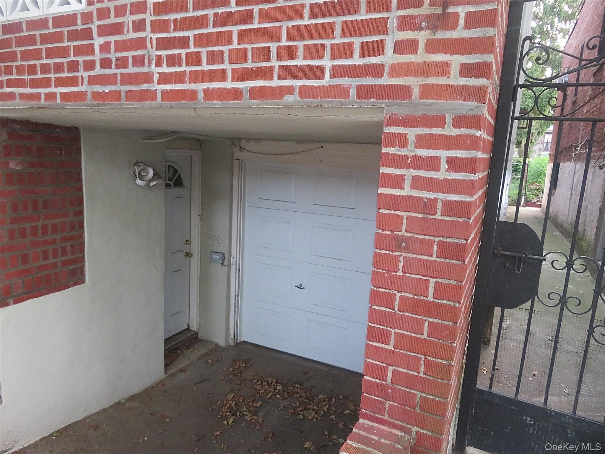 306 E 48th Street thumbnail 3