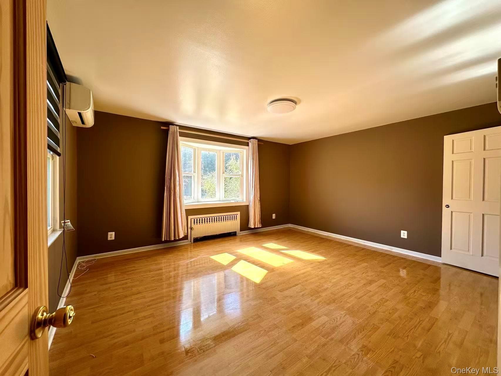 215 Mineola Avenue thumbnail 4