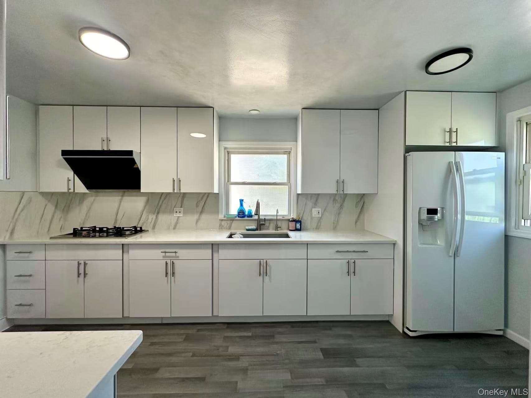215 Mineola Avenue thumbnail 3