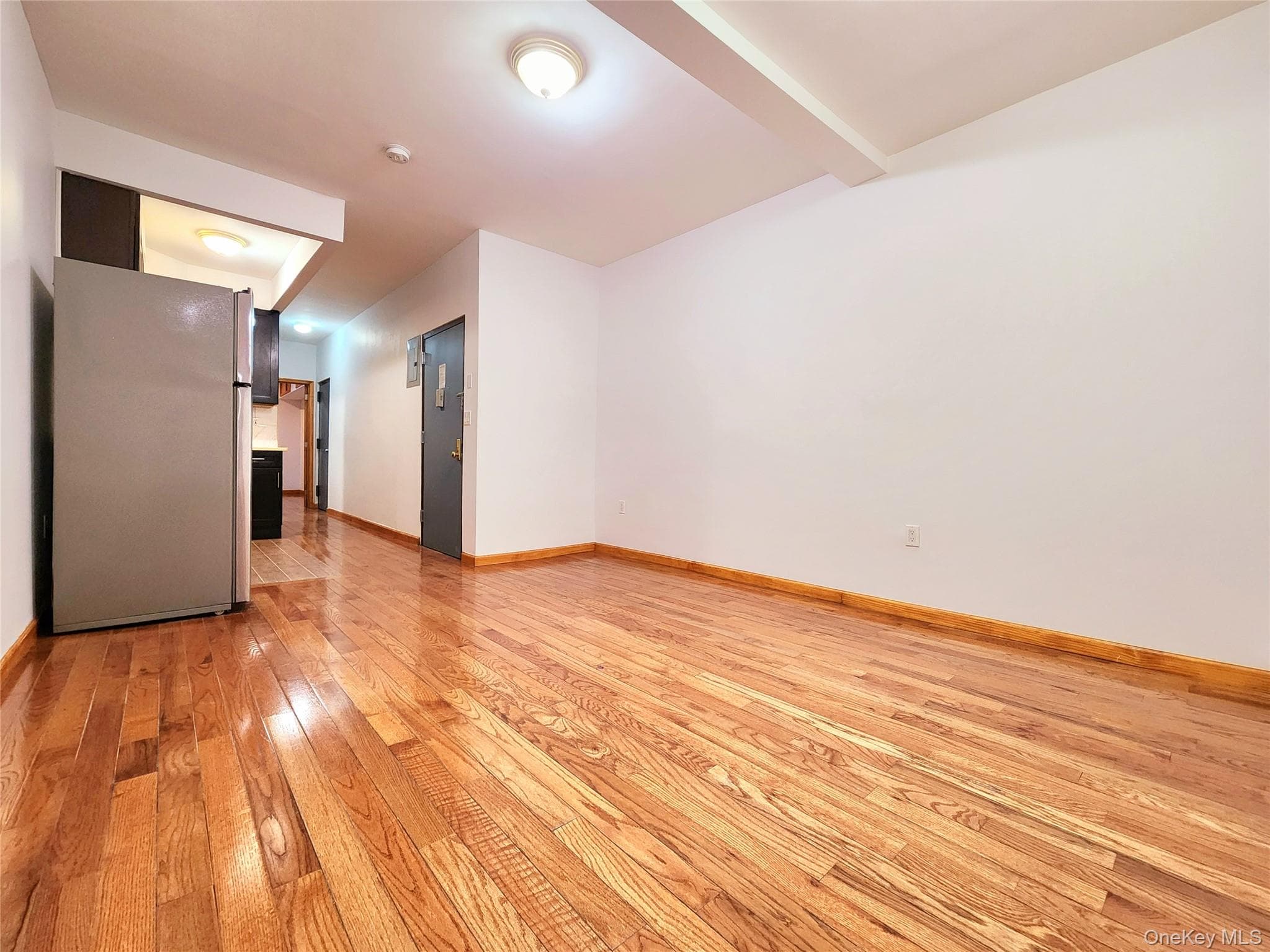 654 Seneca Avenue thumbnail 7
