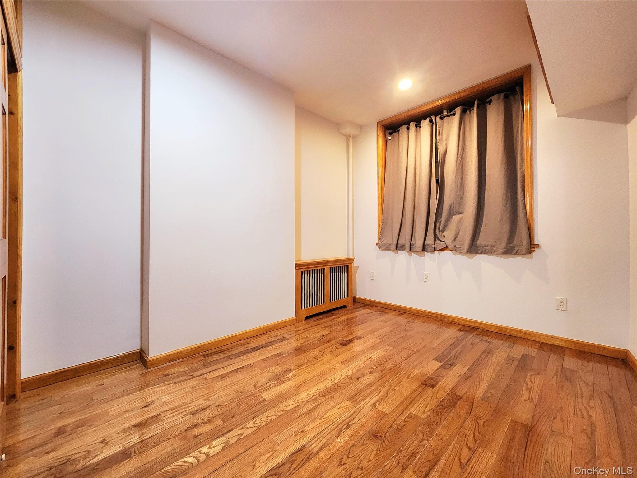 654 Seneca Avenue thumbnail 12