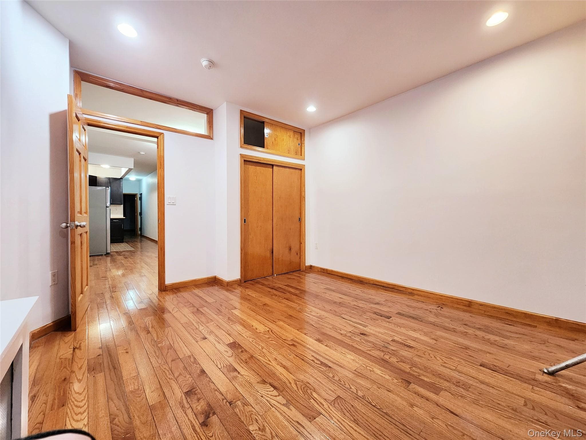 654 Seneca Avenue thumbnail 11