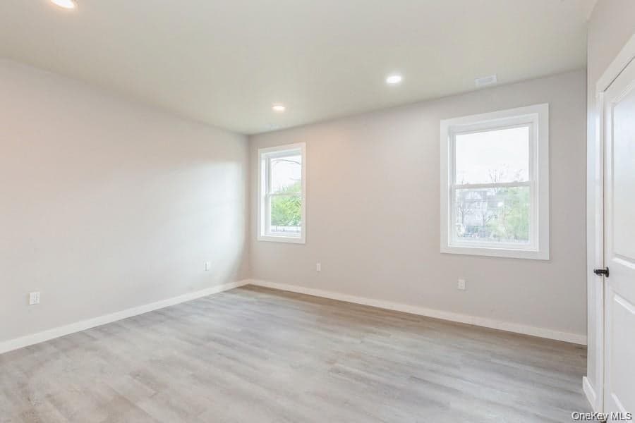 125 Lynbrook Drive thumbnail 12