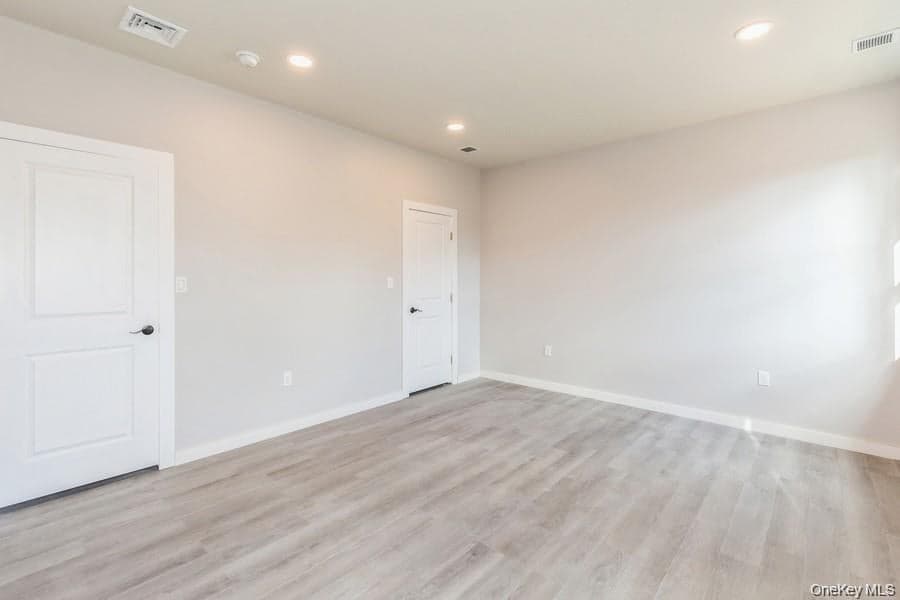 125 Lynbrook Drive thumbnail 10