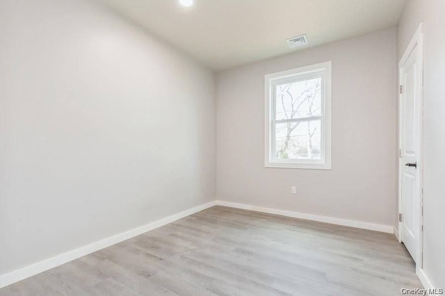 125 Lynbrook Drive thumbnail 13