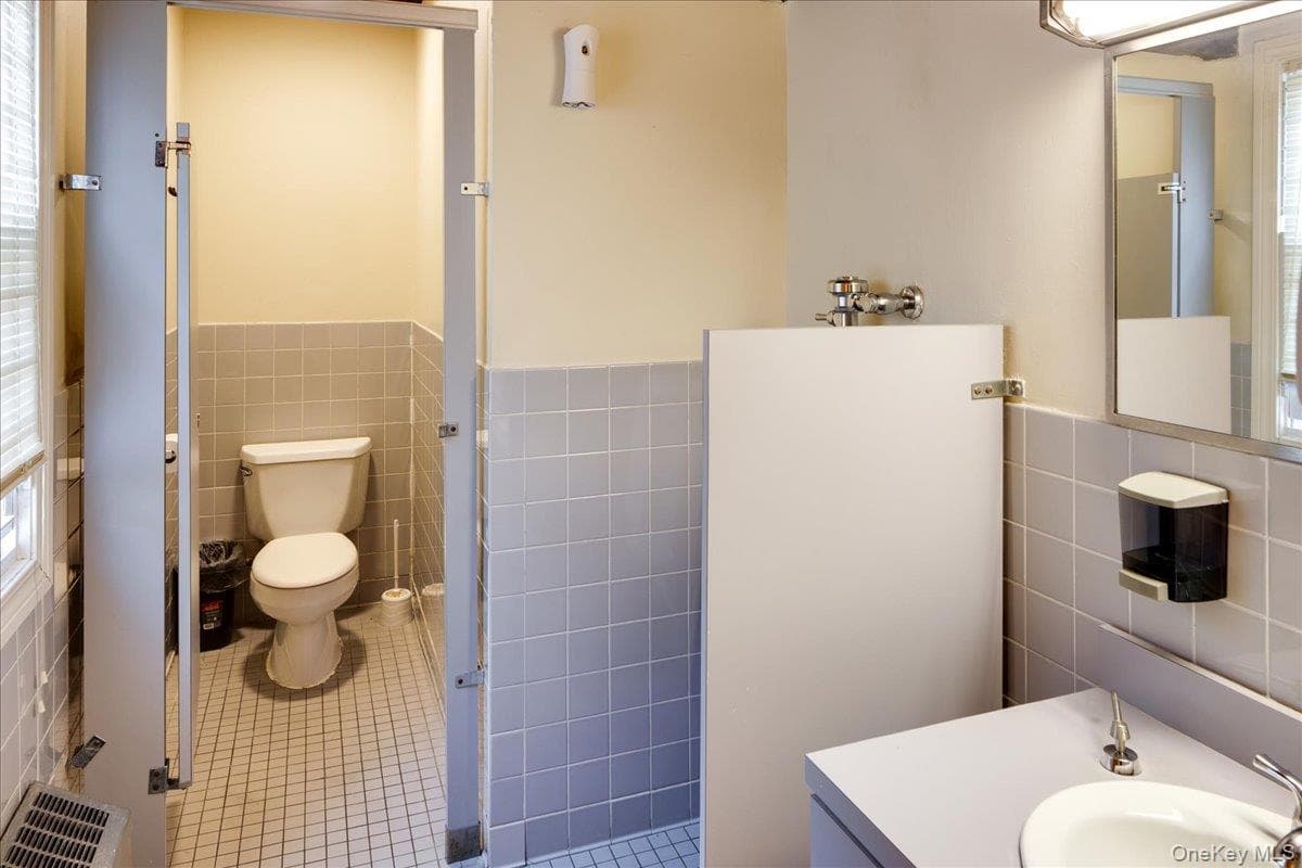 215 N Hillside Avenue thumbnail 28