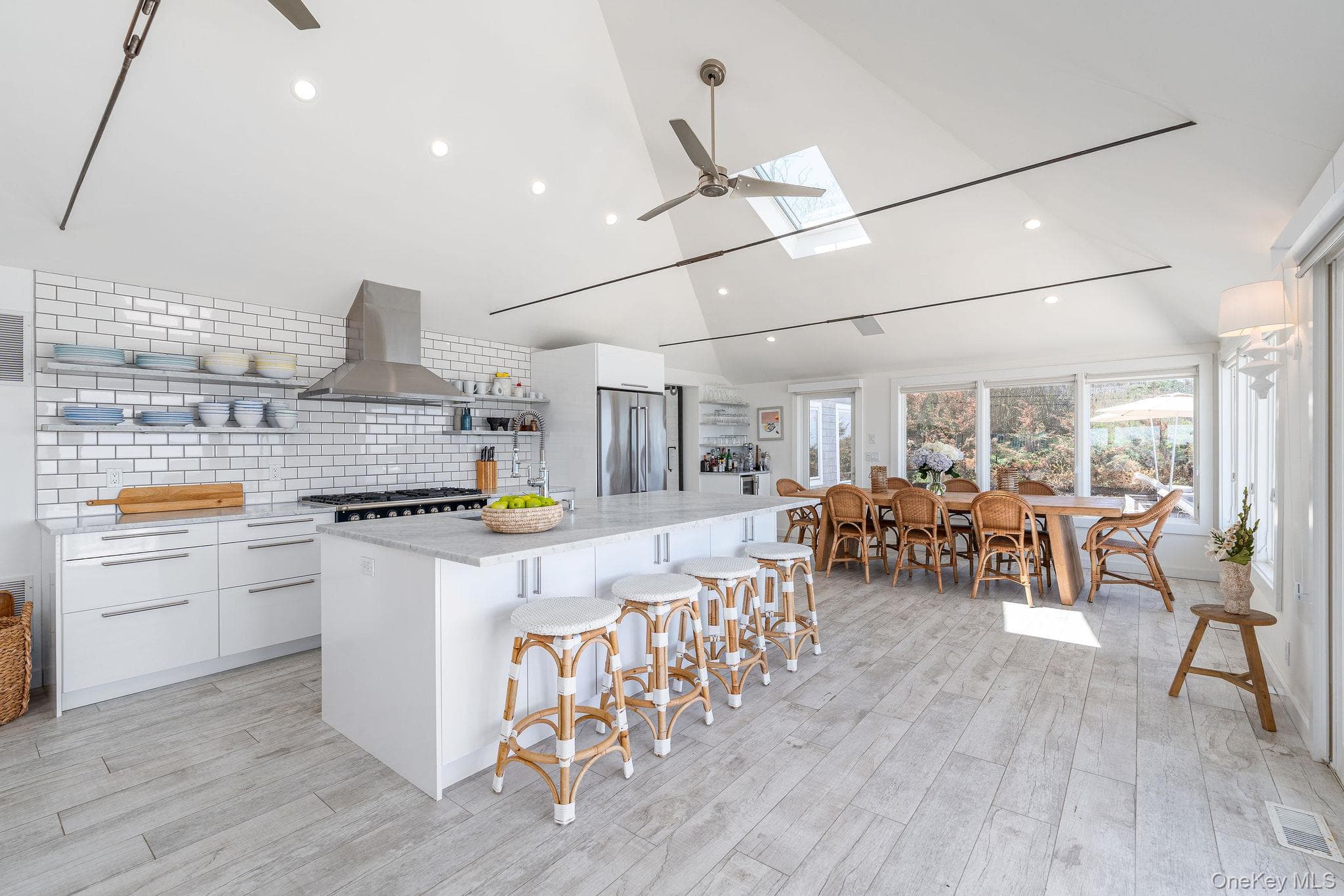 21515 Soundview Avenue thumbnail 5