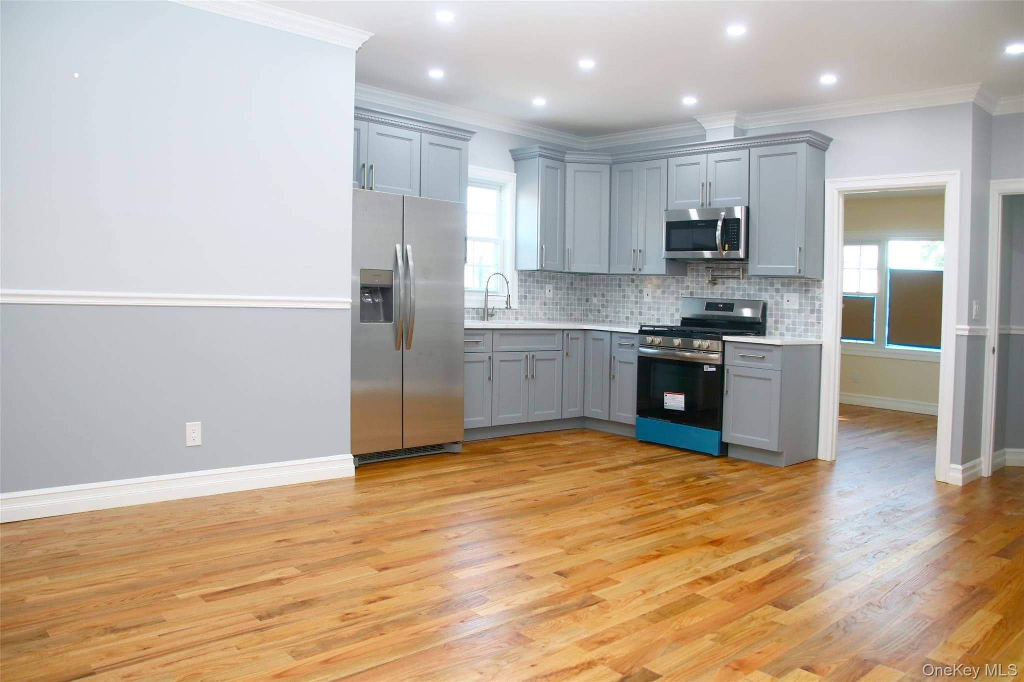 1048 E 98th Street thumbnail 3