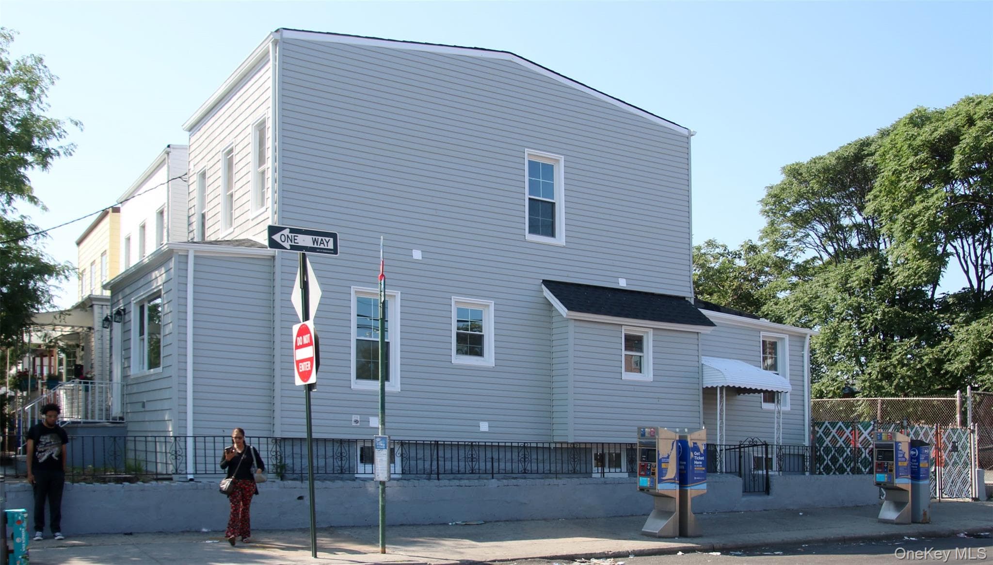 1048 E 98th Street thumbnail 2