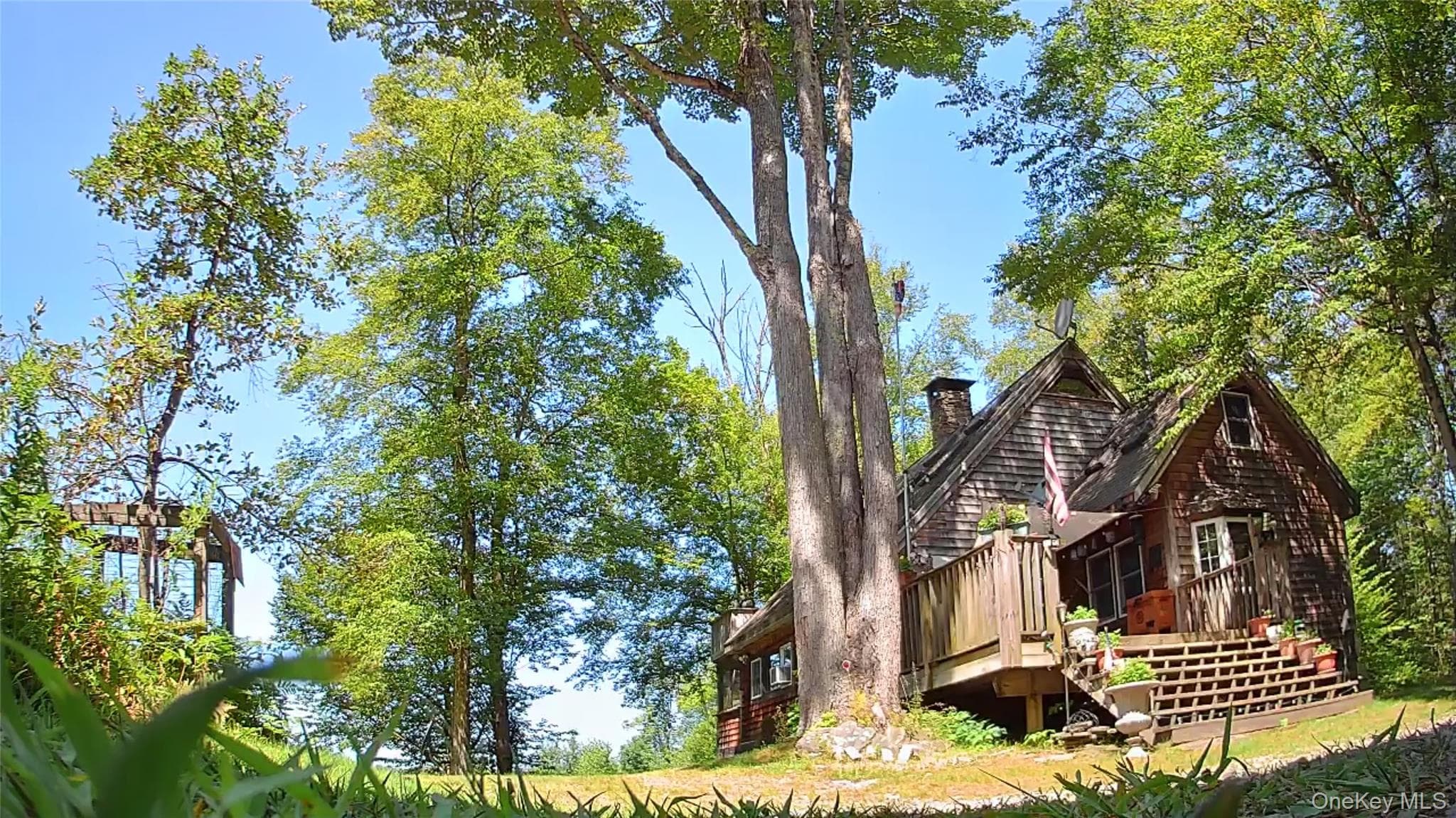 885 Grandview Road photo 1