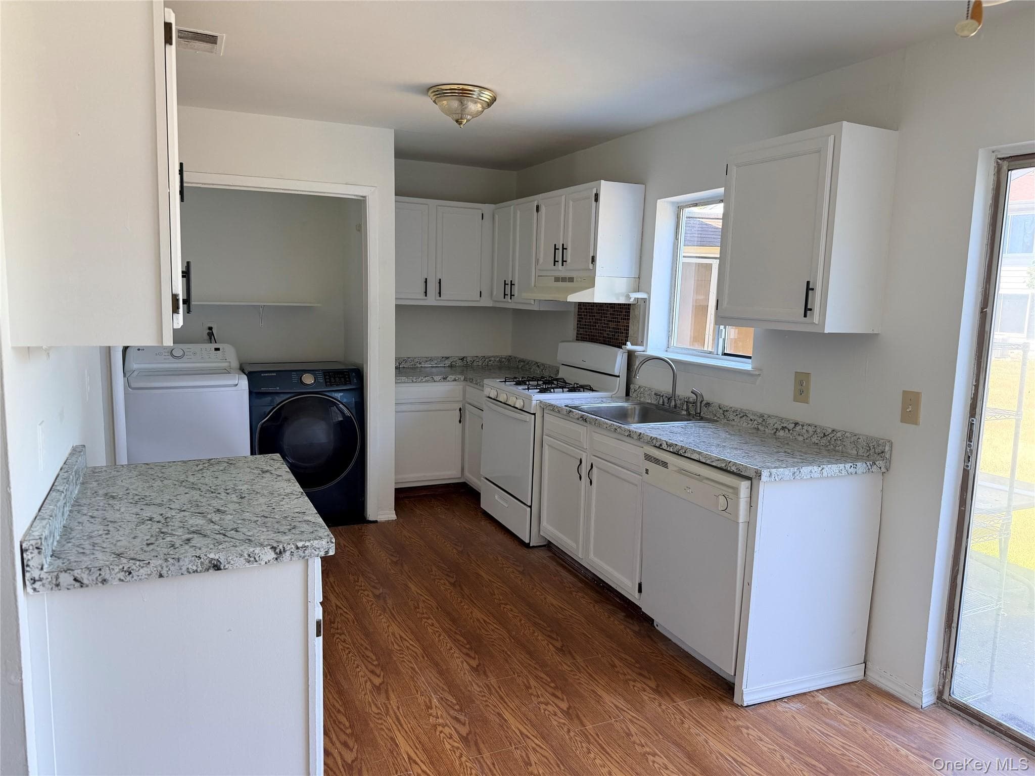 276 Temple Hill Road Unit: 906 thumbnail 9