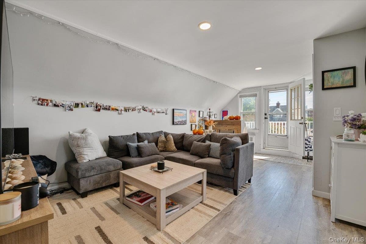 845 E Walnut Street thumbnail 25