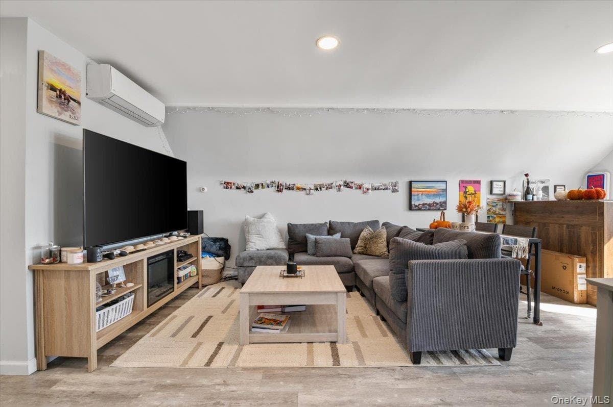 845 E Walnut Street thumbnail 24