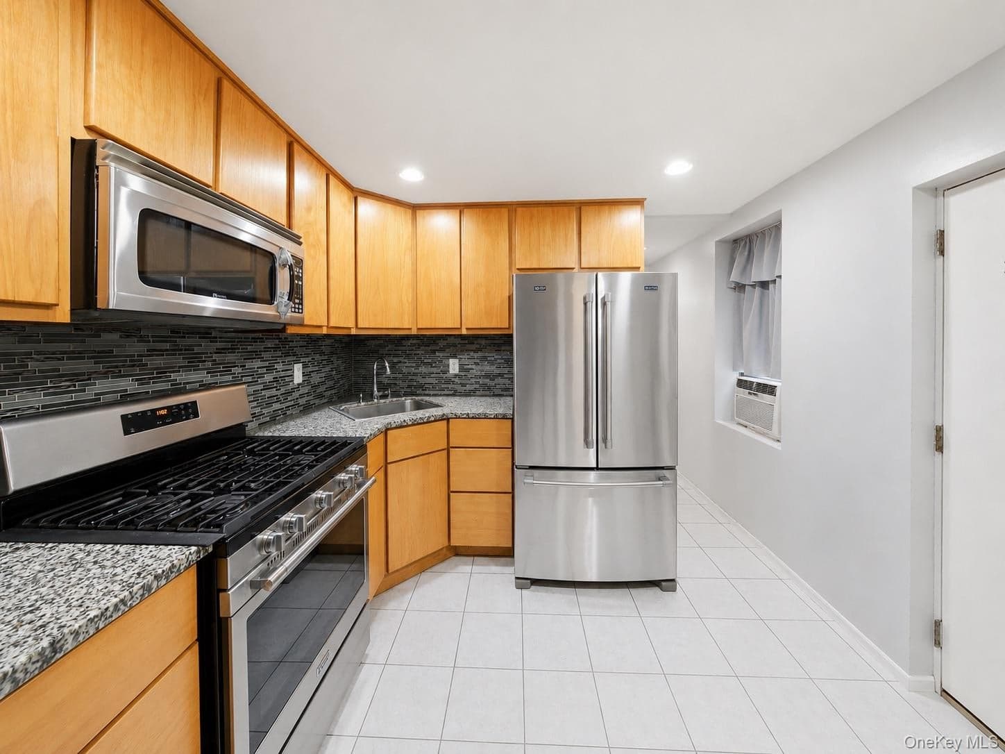 210 Brooklyn Avenue thumbnail 16
