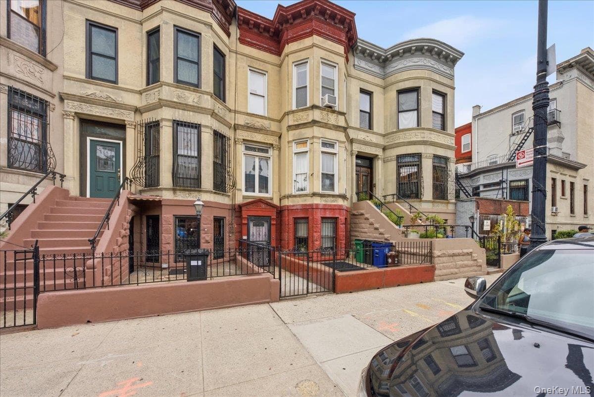 210 Brooklyn Avenue thumbnail 2