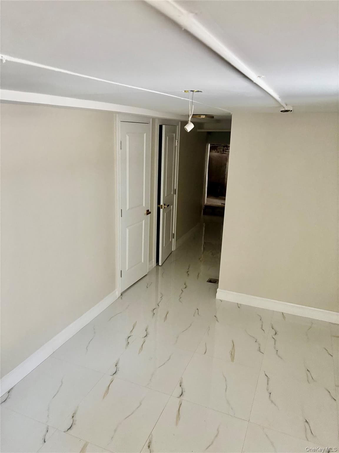 263 E 39th Street thumbnail 11