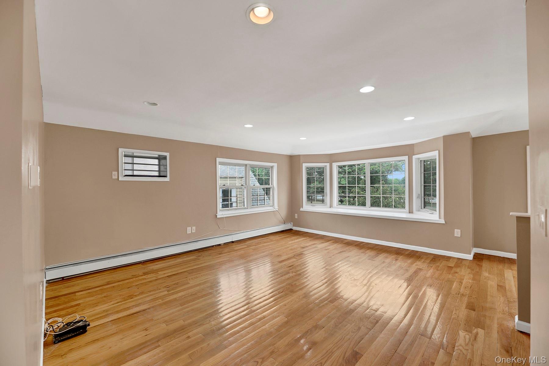 15714 Baisley Boulevard thumbnail 17