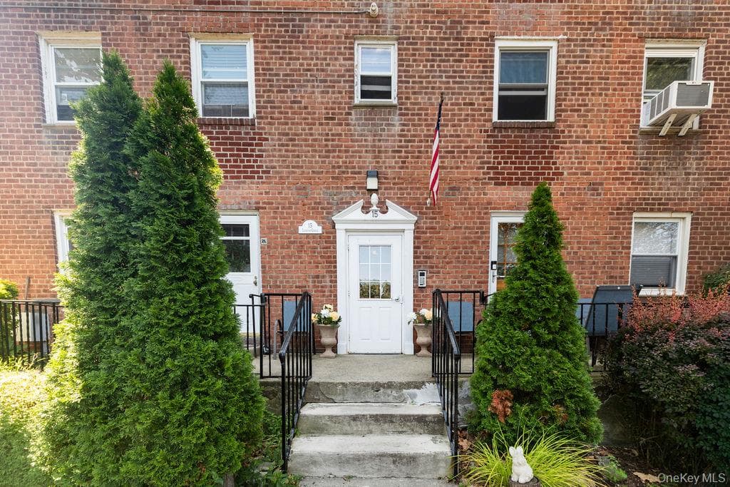 15 Leewood Circle Unit: 1R, Eastchester