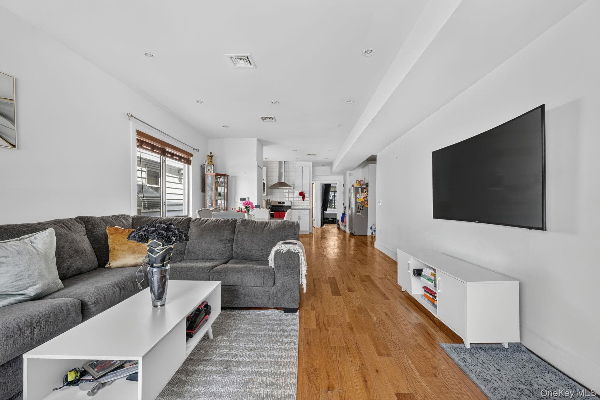 1269 E 94th Street thumbnail 3