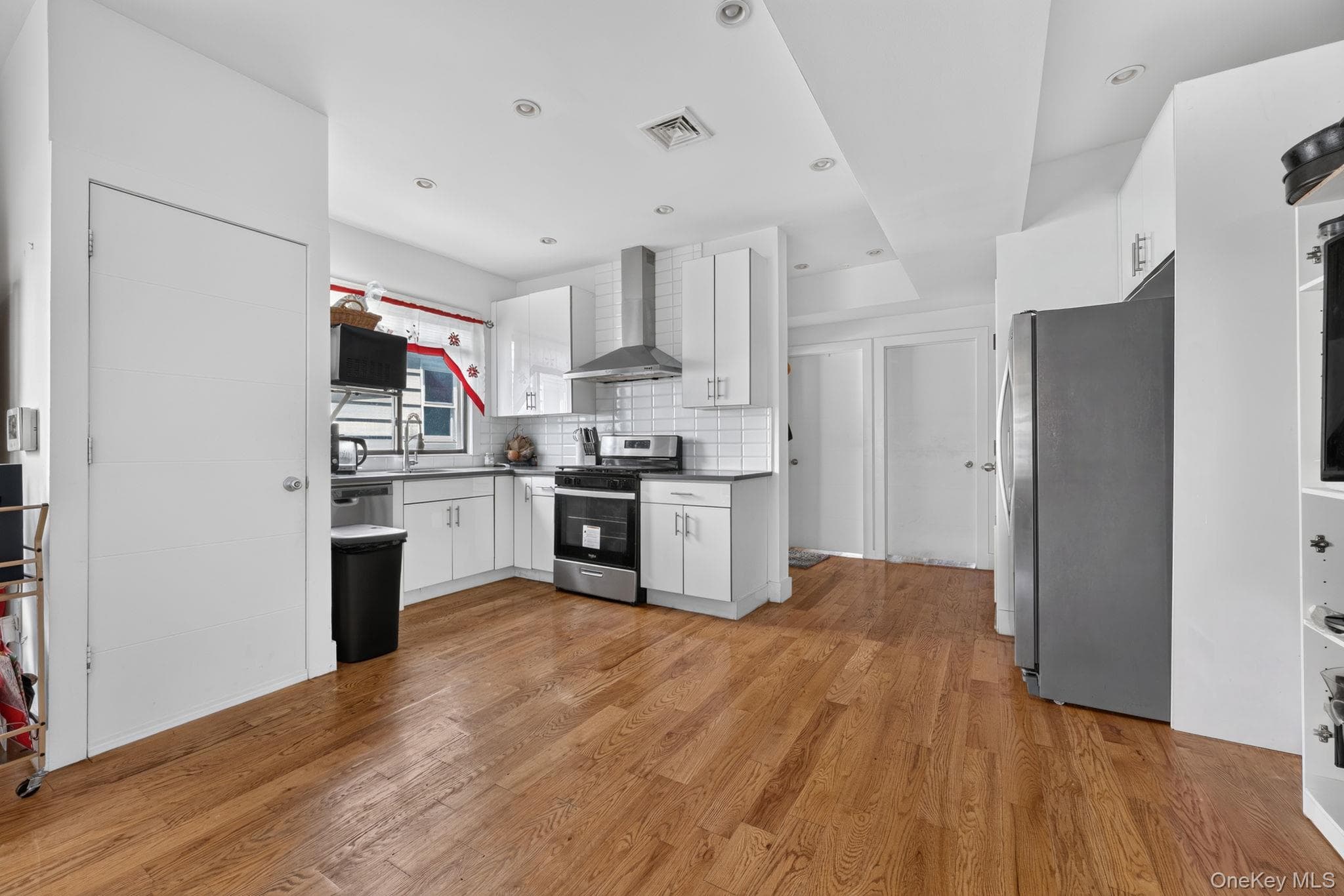 1269 E 94th Street thumbnail 5