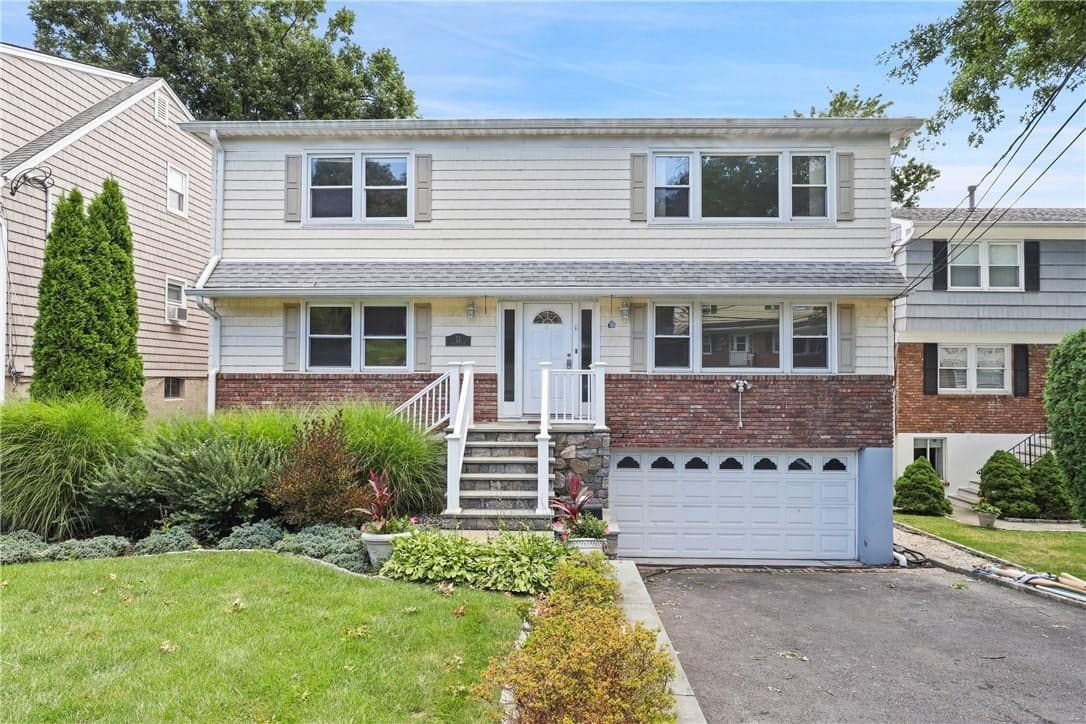11 Walnut Lane, Harrison