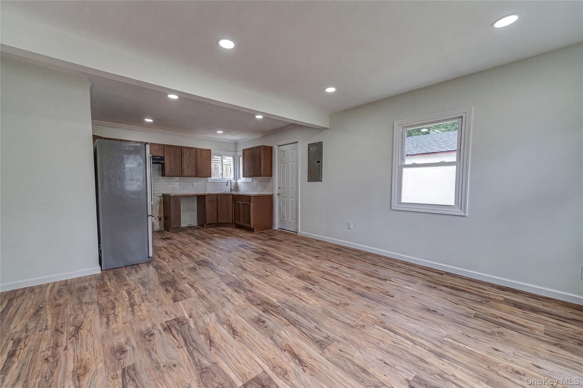 2528 Marshall Avenue thumbnail 8