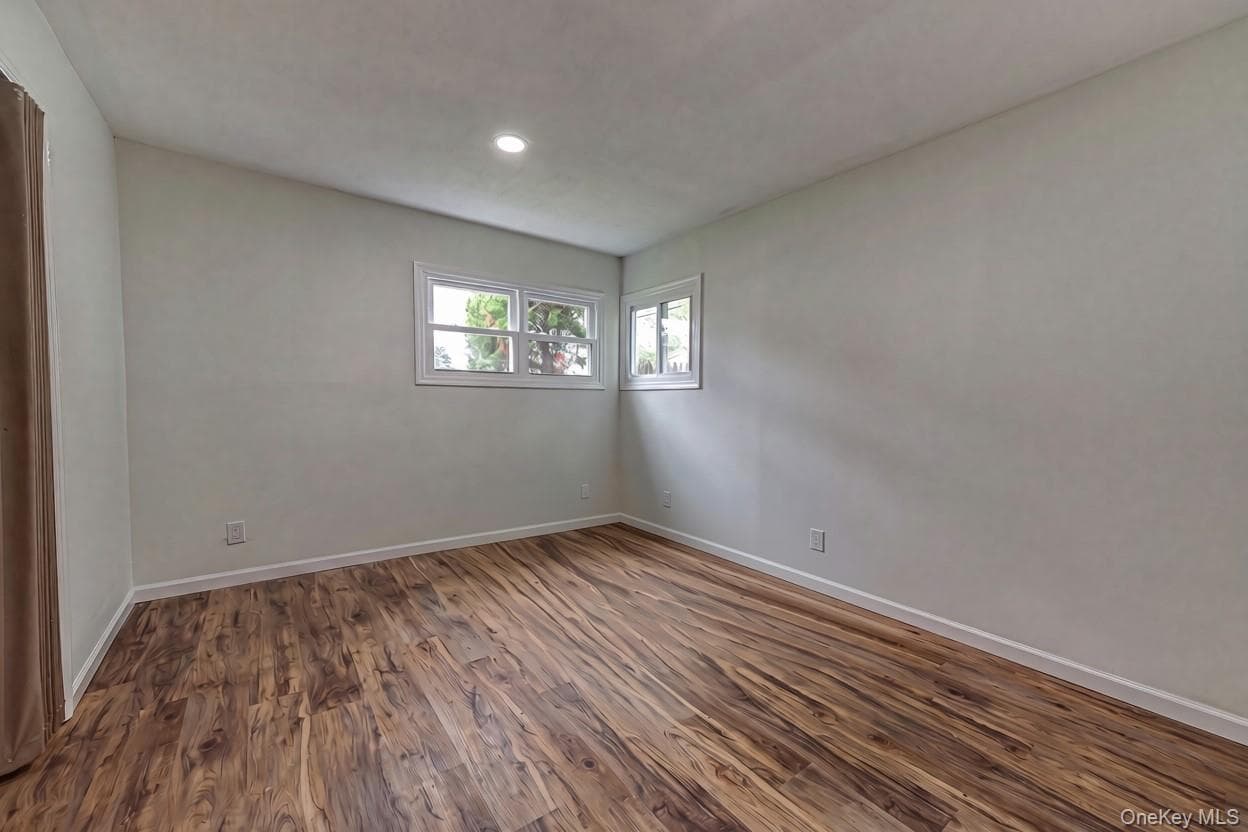 2528 Marshall Avenue thumbnail 10