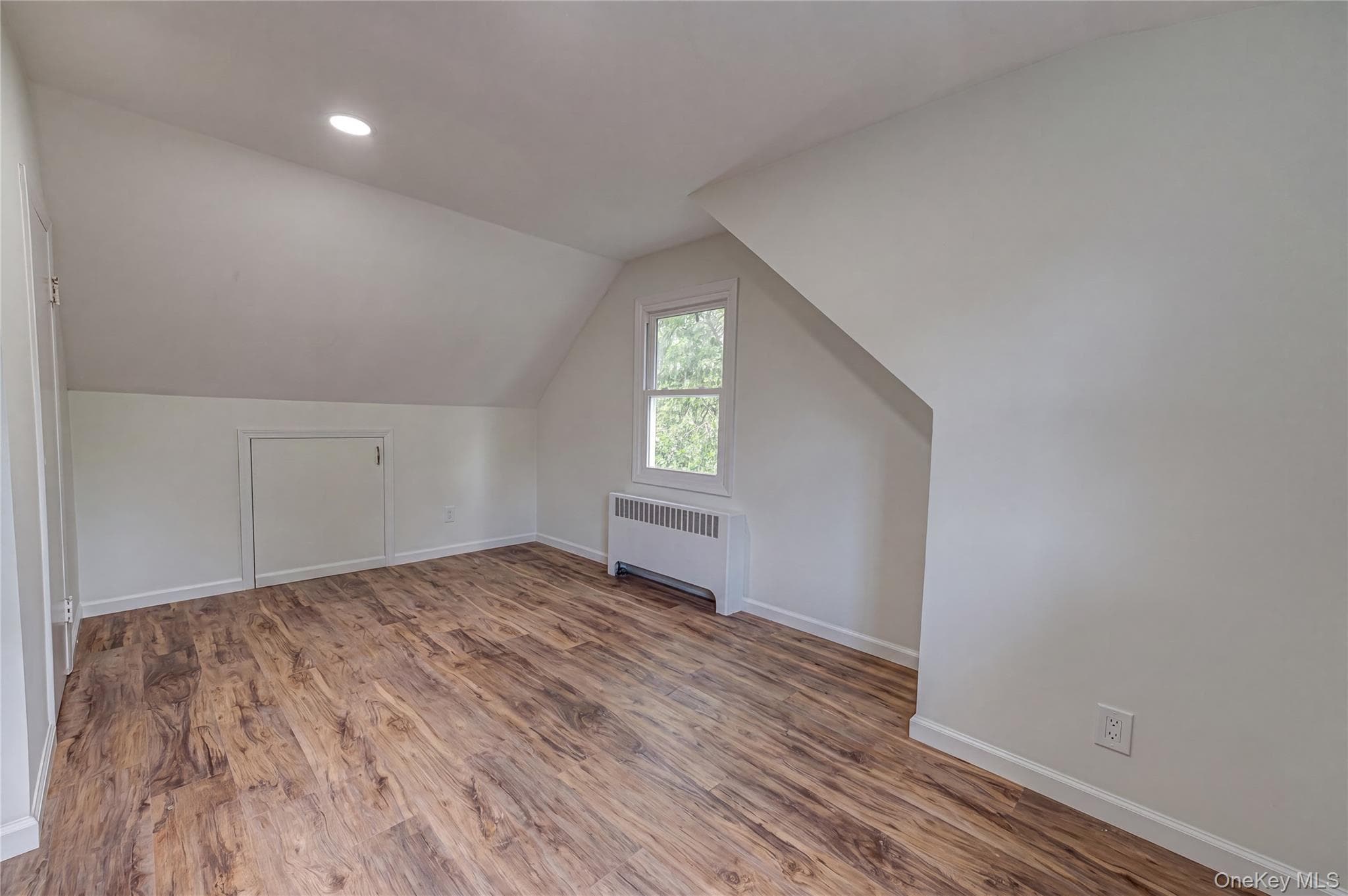 2528 Marshall Avenue thumbnail 5