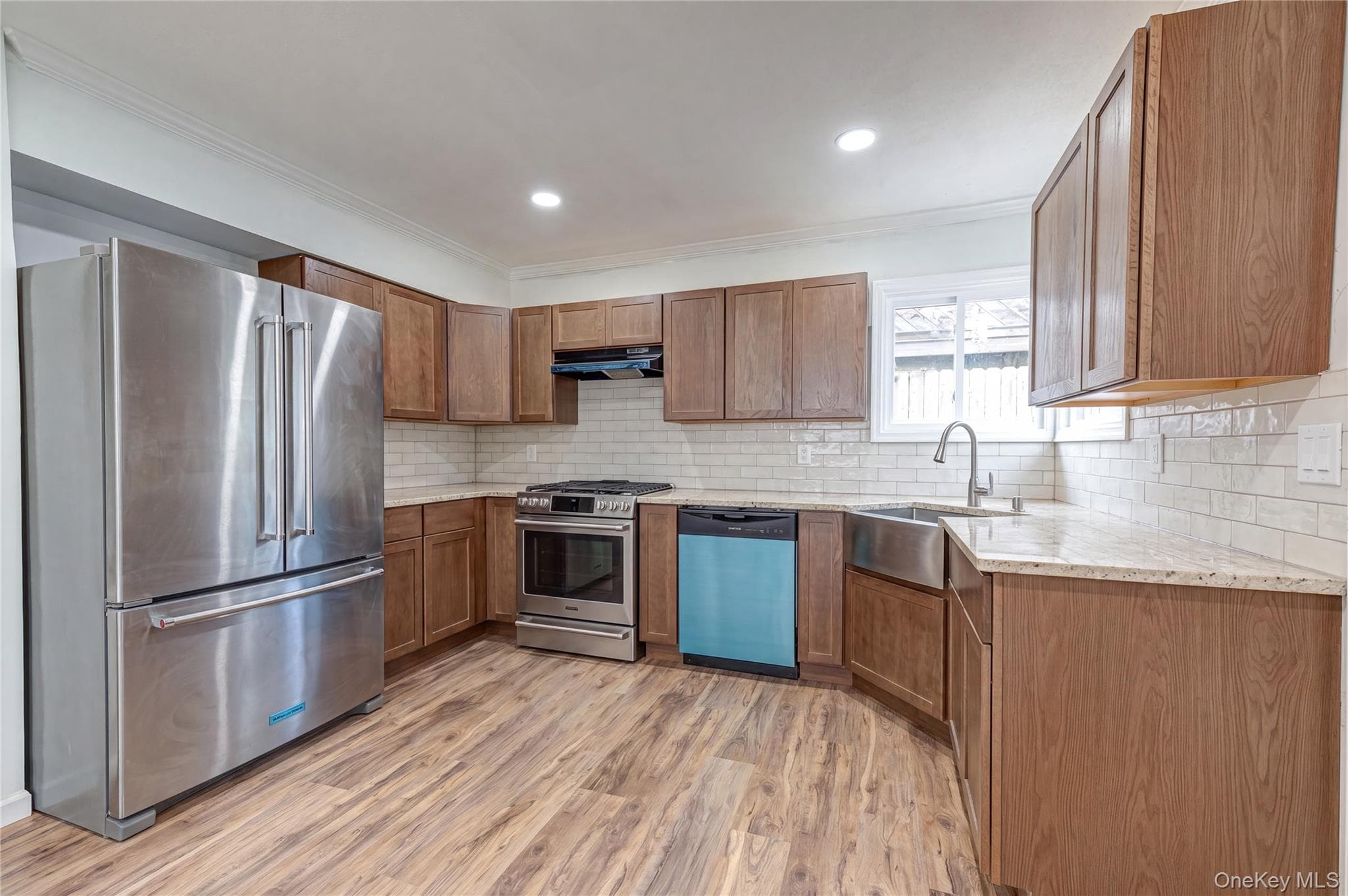 2528 Marshall Avenue thumbnail 7