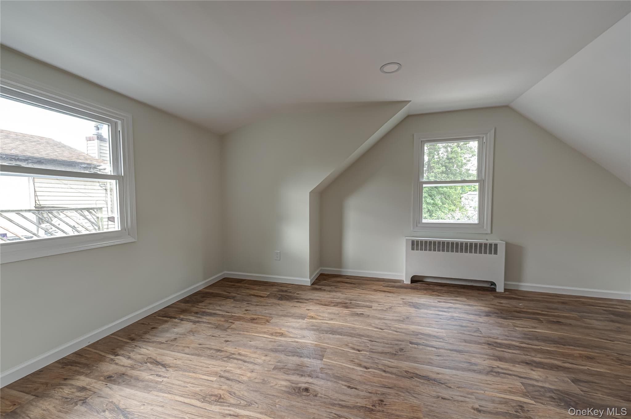 2528 Marshall Avenue thumbnail 4