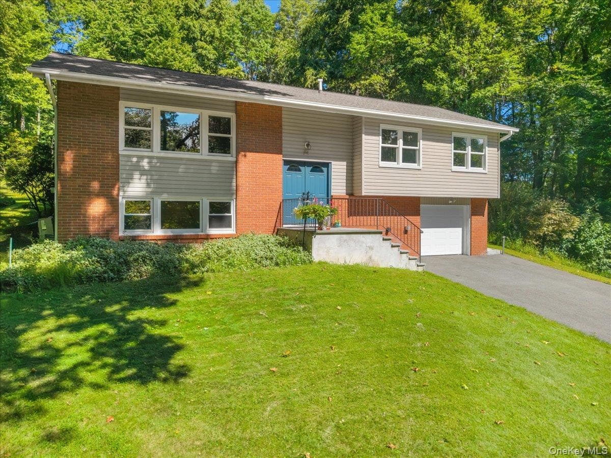 24 Willow Place, Lake Peekskill
