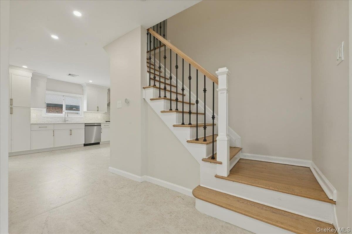 616 Harless Place thumbnail 4