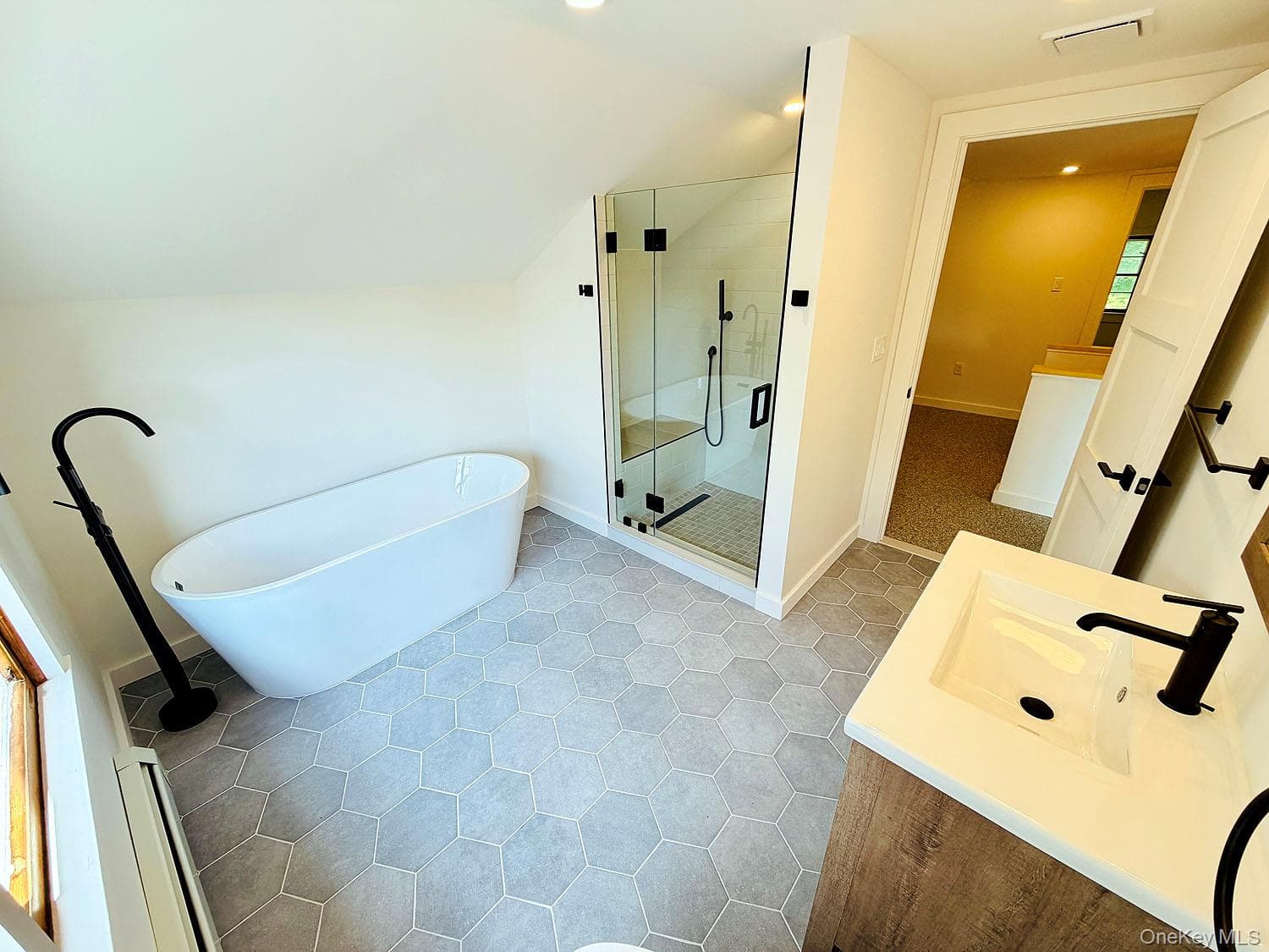 180 Henderson Road thumbnail 28