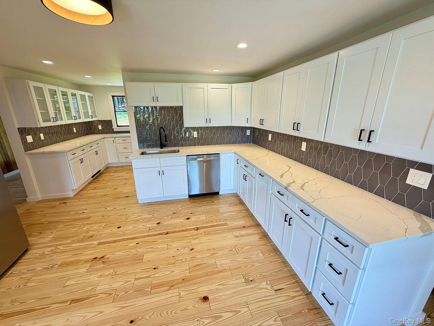 180 Henderson Road thumbnail 10