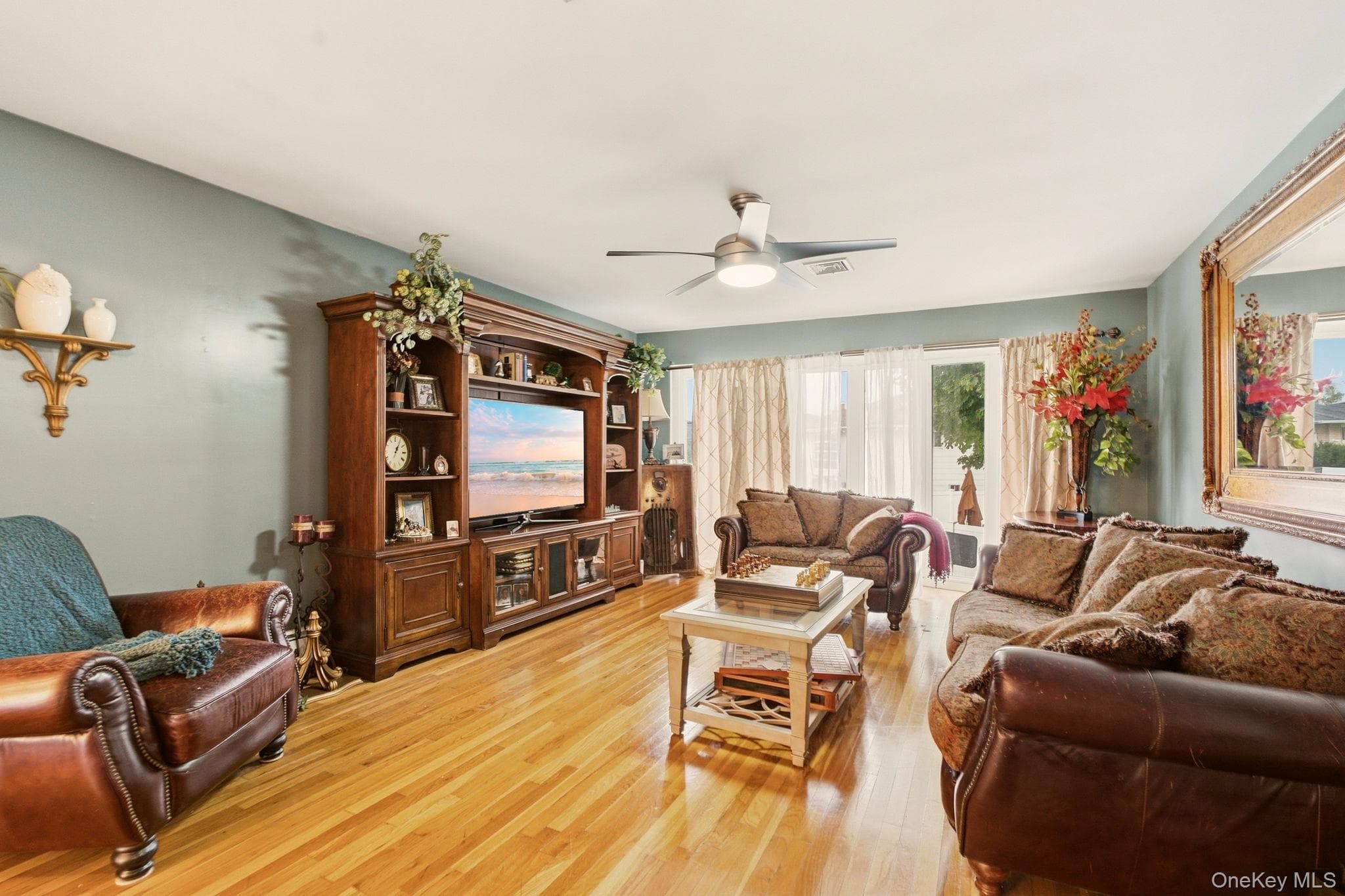 2962 Hewlett Avenue thumbnail 5