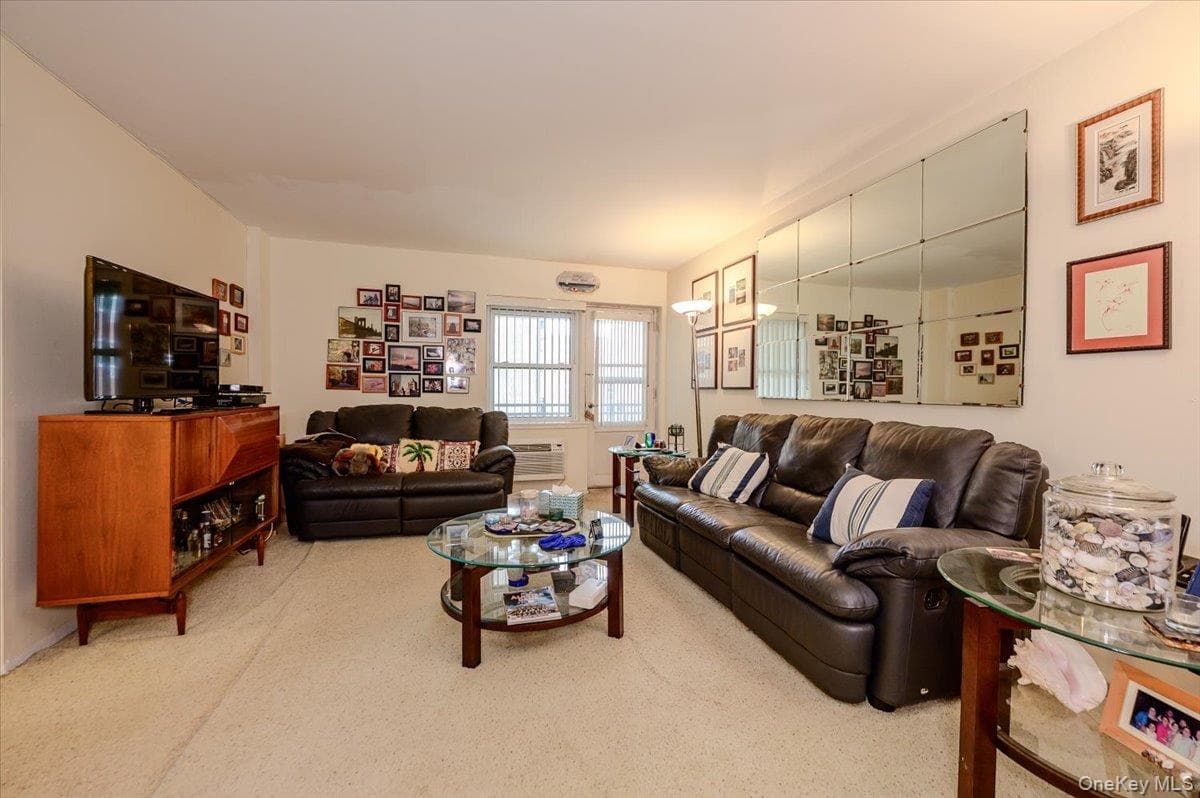 740 E Broadway Unit: 4G thumbnail 4