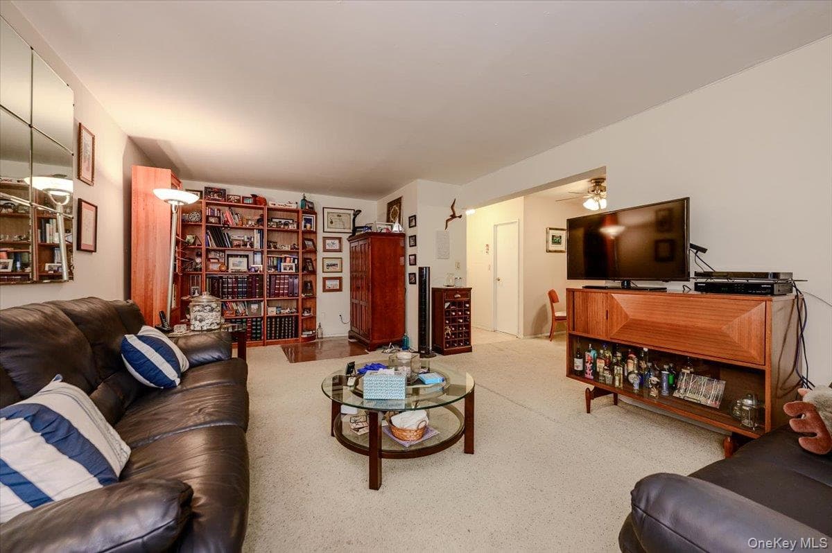 740 E Broadway Unit: 4G thumbnail 5