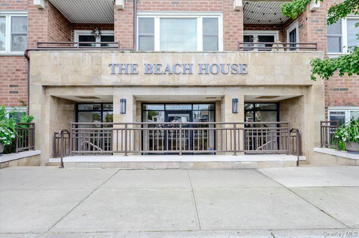 740 E Broadway Unit: 4G thumbnail 2