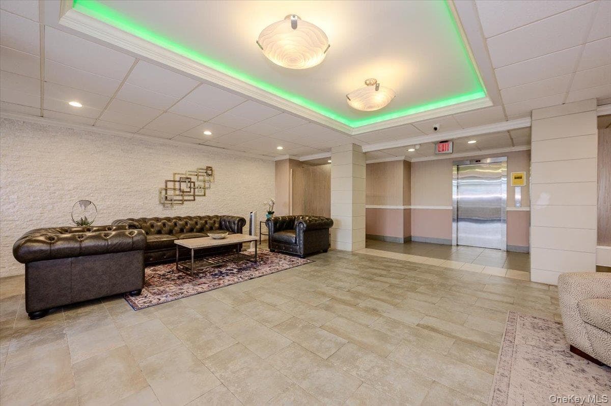 740 E Broadway Unit: 4G thumbnail 3