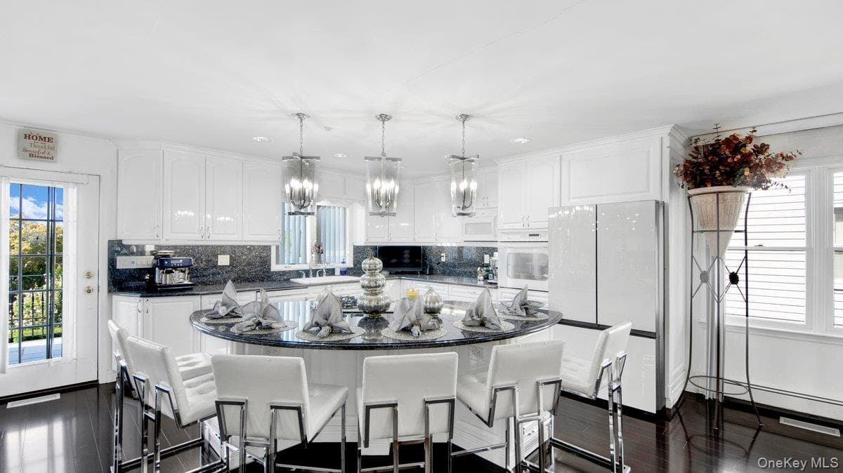 27 Woodside Avenue Unit: A thumbnail 6