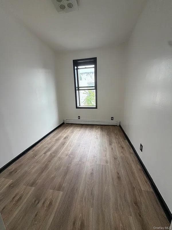 972 Dumont Avenue thumbnail 8