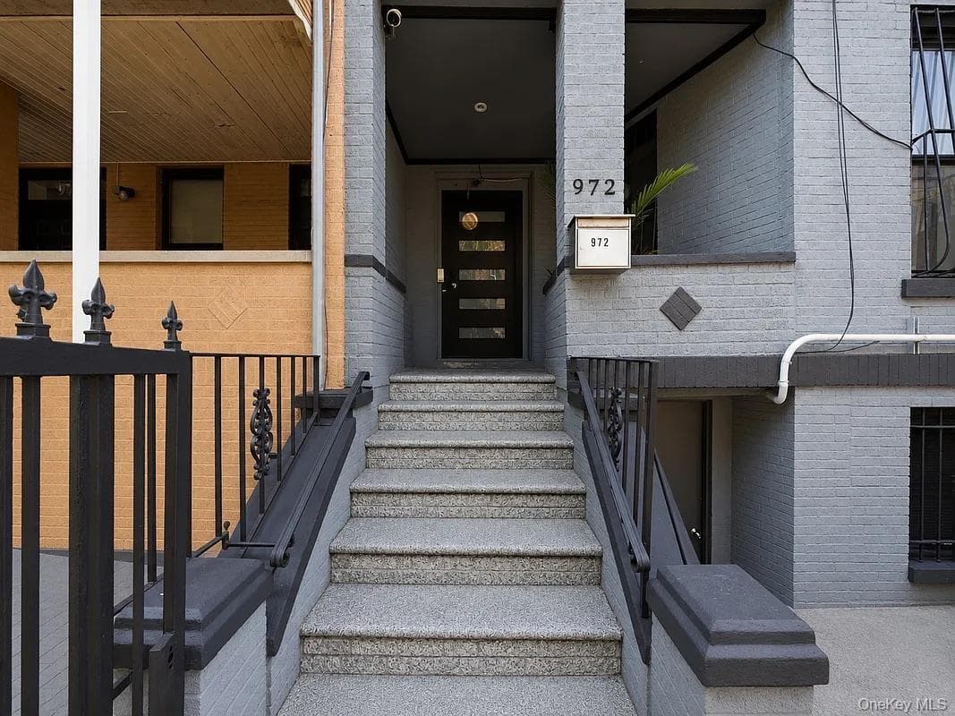 972 Dumont Avenue thumbnail 3