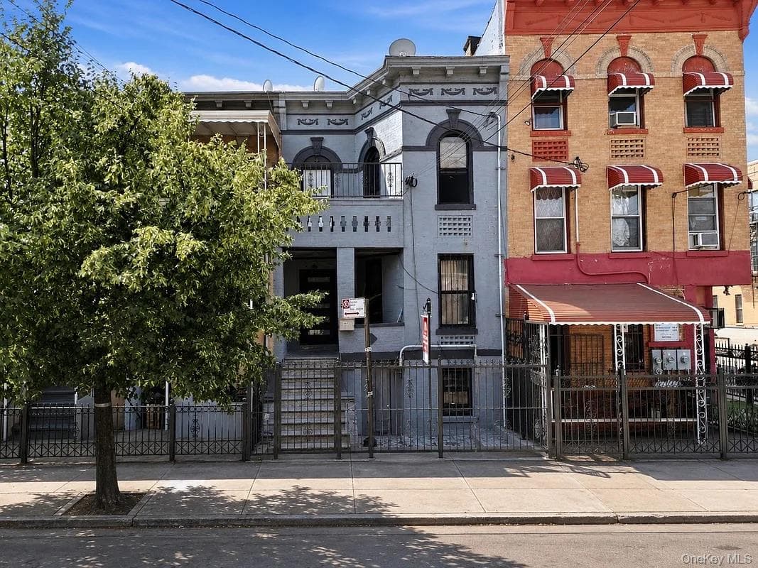 972 Dumont Avenue thumbnail 2