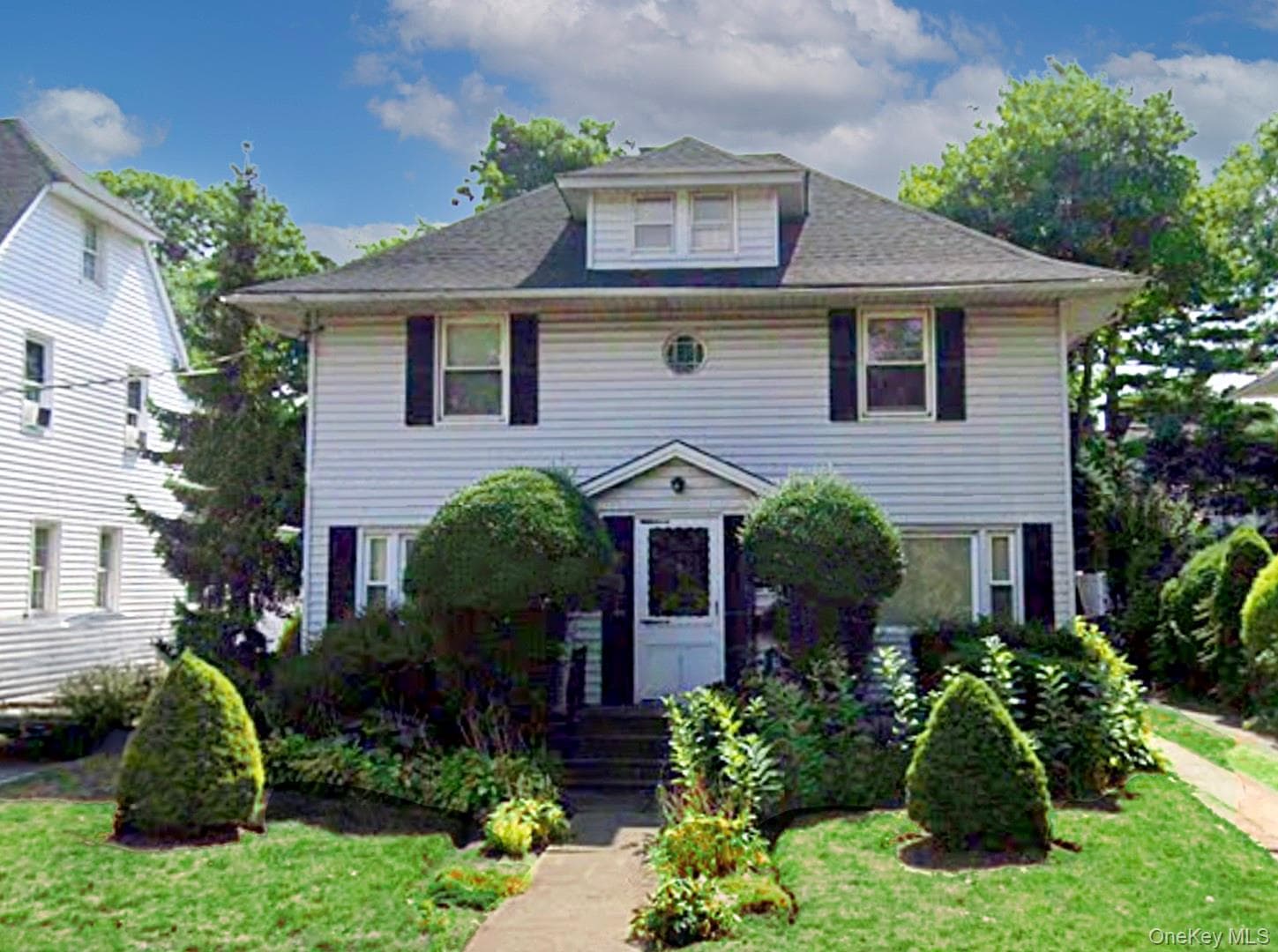 65 Lakeside Drive, Rockville Centre