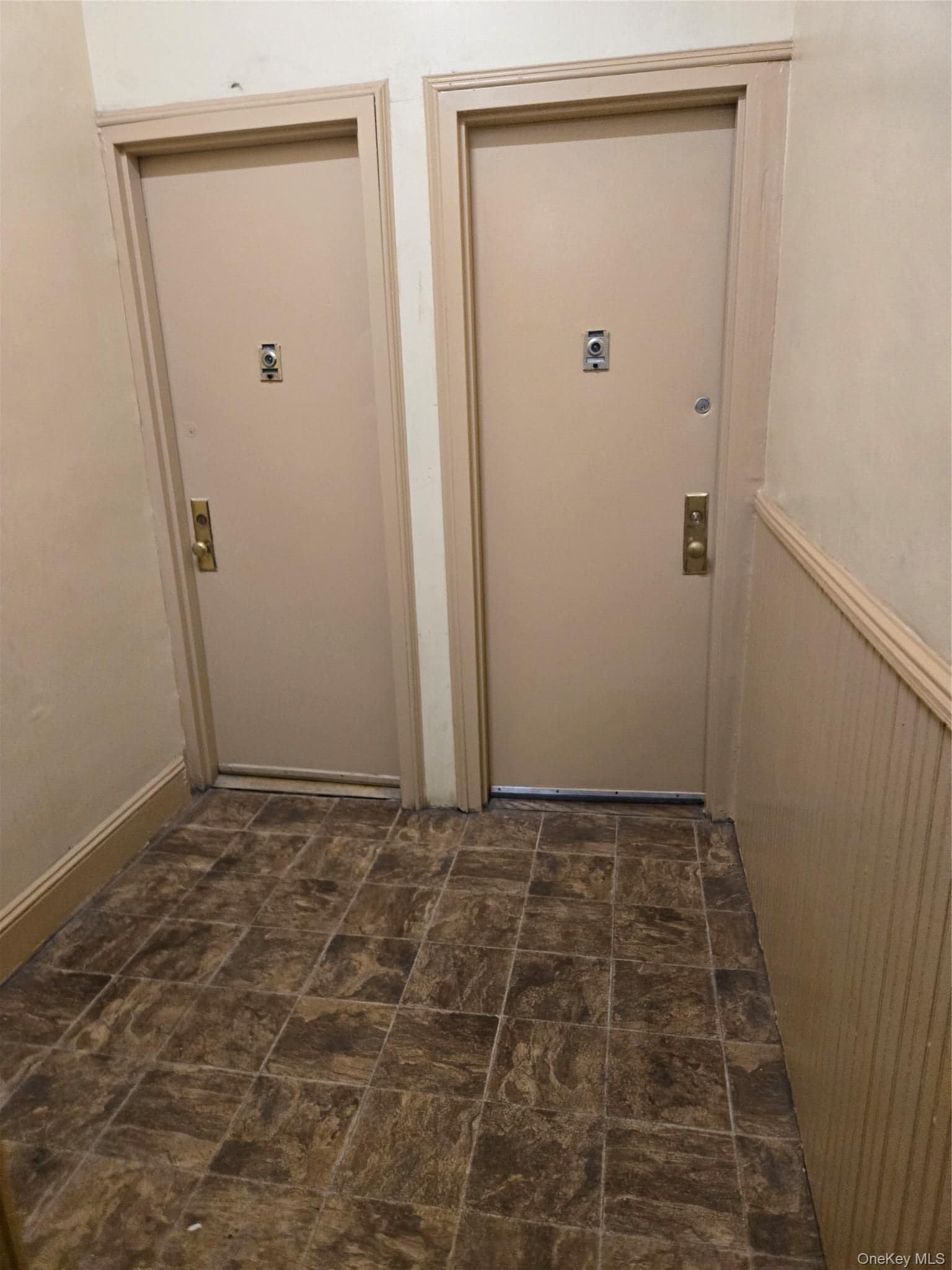 1530 Gates Avenue thumbnail 4