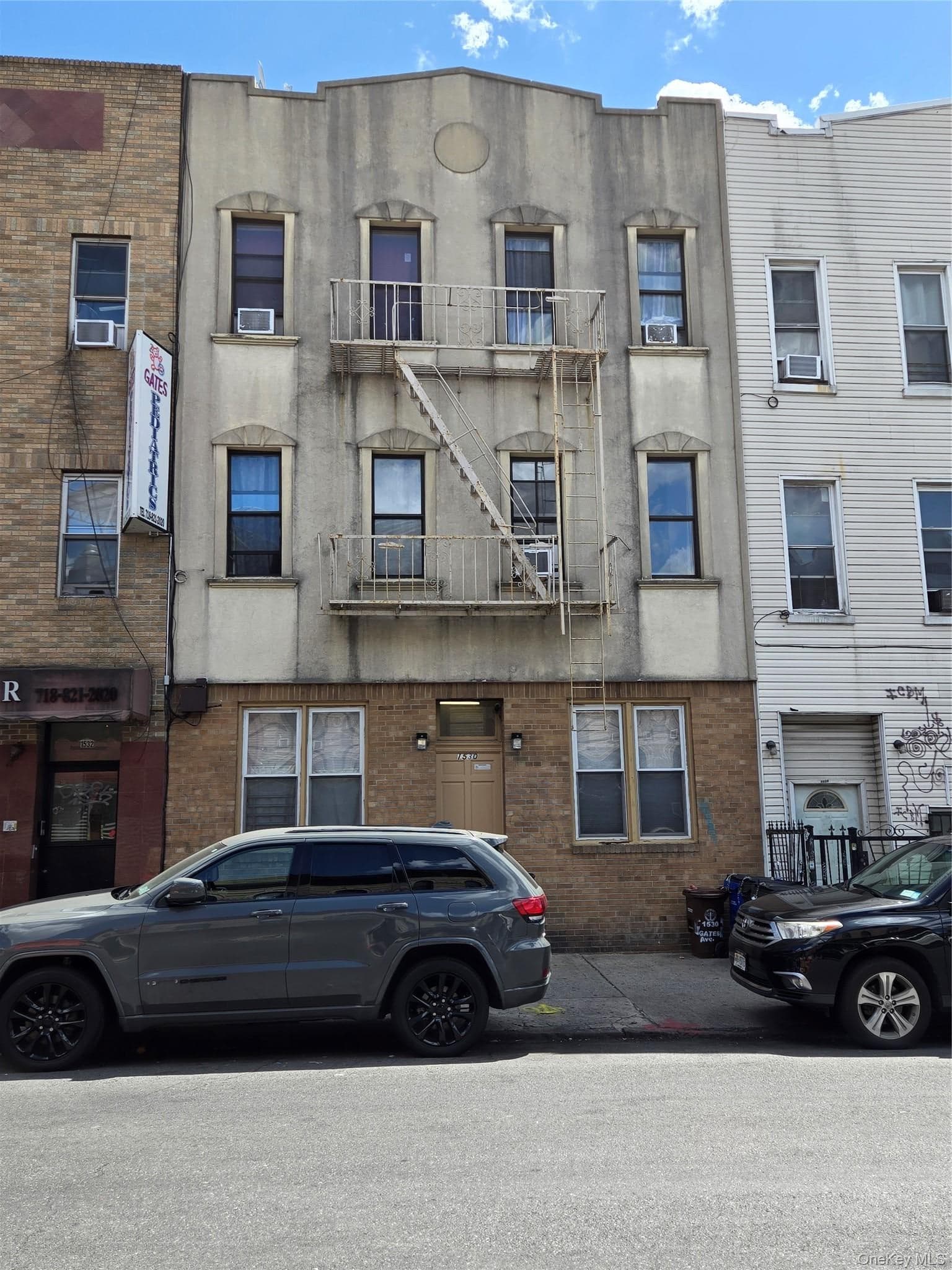 1530 Gates Avenue photo 1