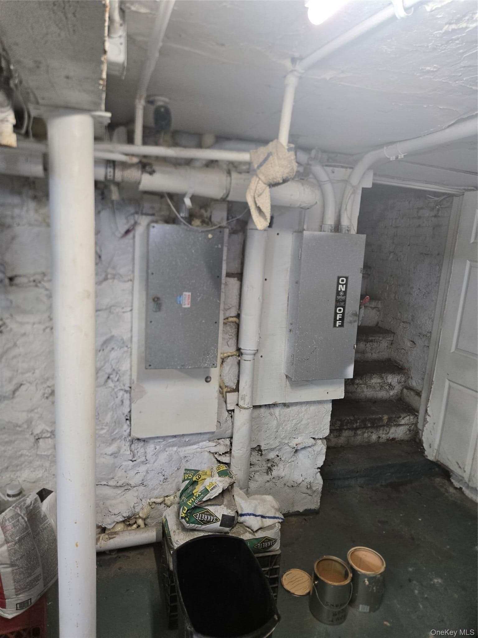 1530 Gates Avenue thumbnail 18