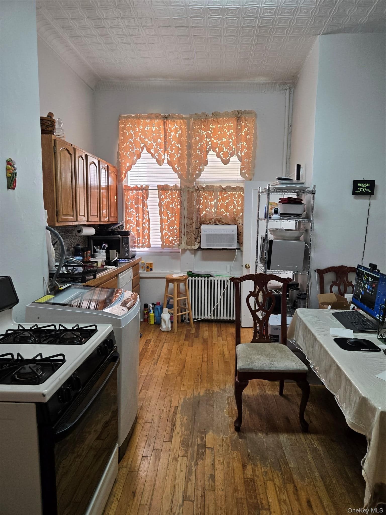 1530 Gates Avenue thumbnail 6