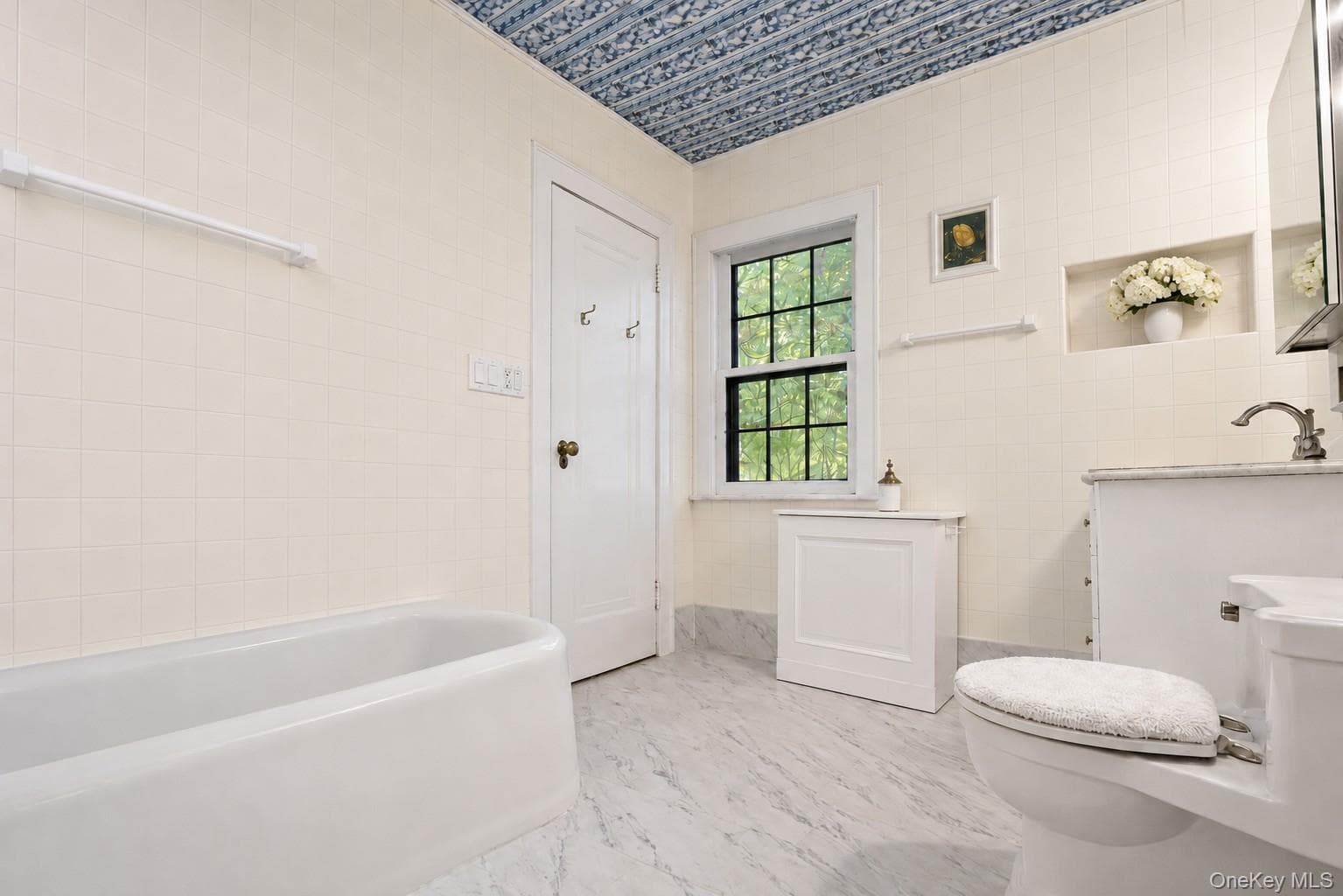130 E Cedar Street thumbnail 26